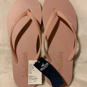 New with tags pink Hollister flip flop sandals
